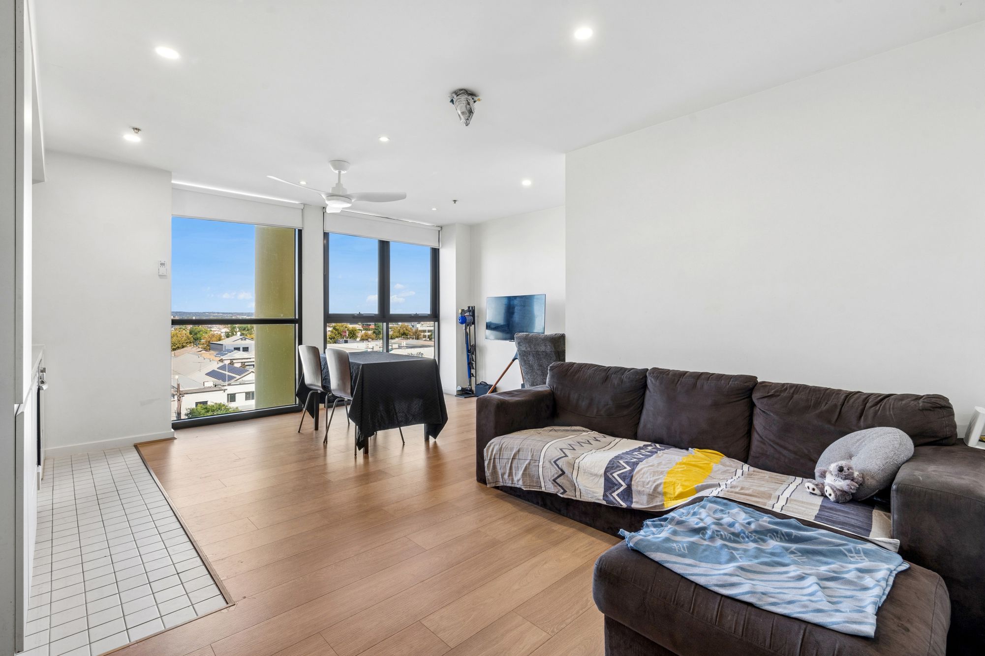 613 / 10 Balfours Way, Adelaide