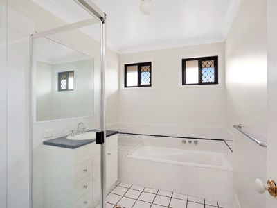 6 Feathertail Court, Tewantin