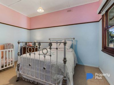 135 Calder Highway, Charlton