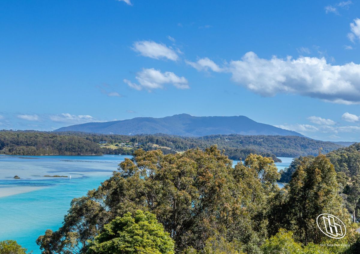 11 Hillcrest Avenue, North Narooma