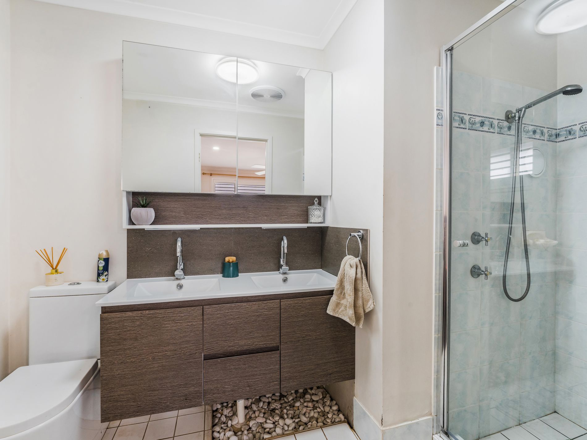 6 Moore Place, Currans Hill