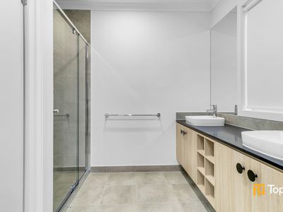 8 Prosecco Street, Wollert