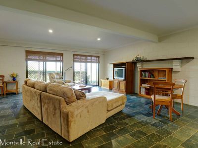 152-166 Western Avenue, Montville