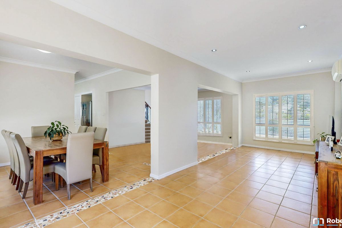 16 Tibrogargan Place, Pelican Waters