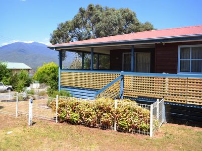 14 Coolumbooka Avenue , Tawonga South