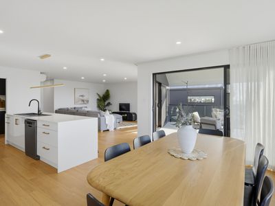2 / 20B Frances Street, Bridport