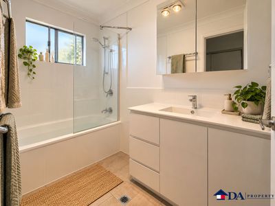 9 Mahogany Court, New Auckland