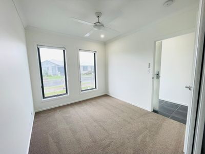 19 Roxby Place, Lilywood