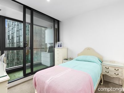 2501 / 8 Sutherland Street, Melbourne