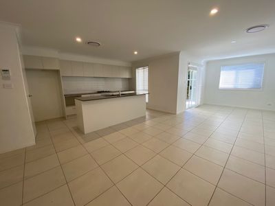 37 Highland, Macquarie Links