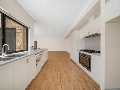 4 / 70 Gairloch Street, Applecross