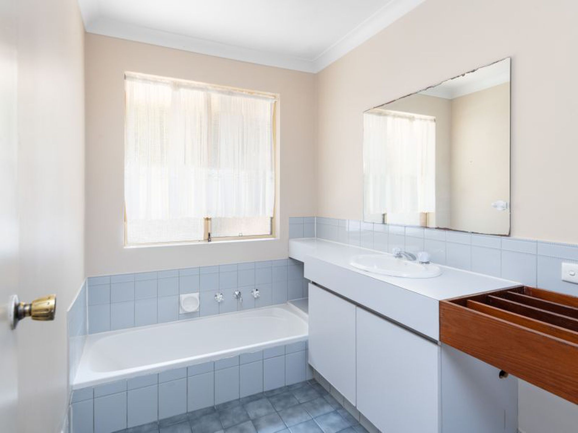 3 Compton Court, Hannans