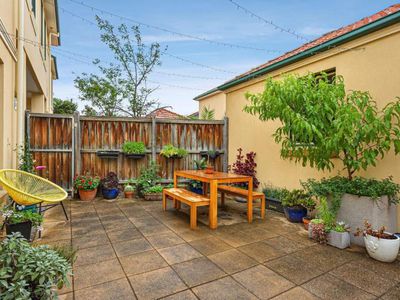 2/22 Fletcher Street, Essendon