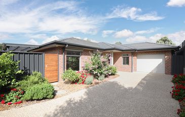2 / 9 CHURCH STREET, Emerald