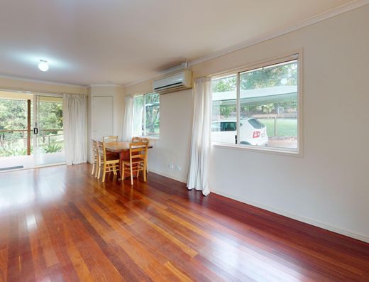 Large granny flat in tranquil rural setting image 2