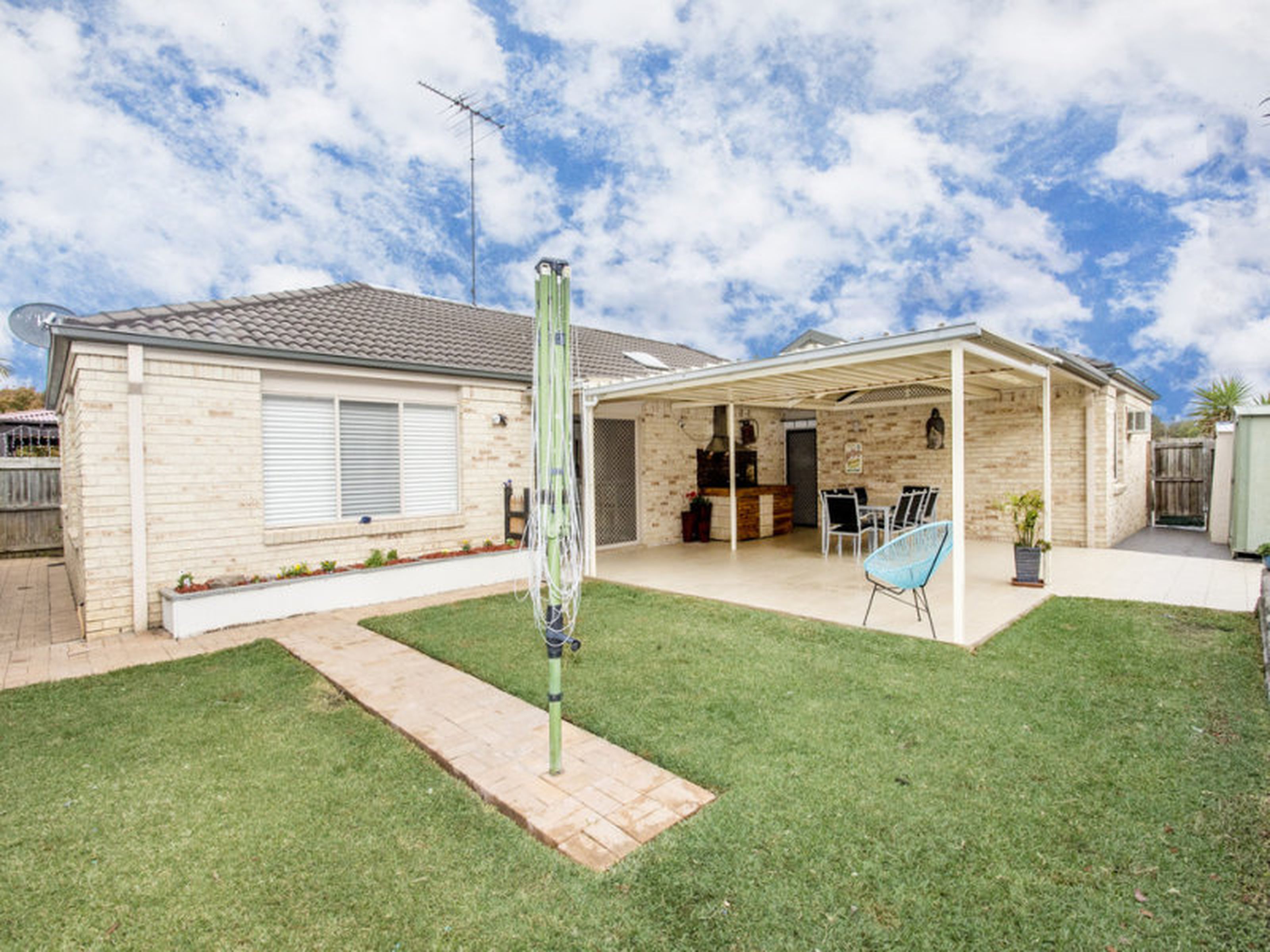 5 Woburn Place, GLENMORE PARK