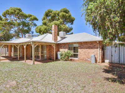 10 Finnerty Lane, Hannans