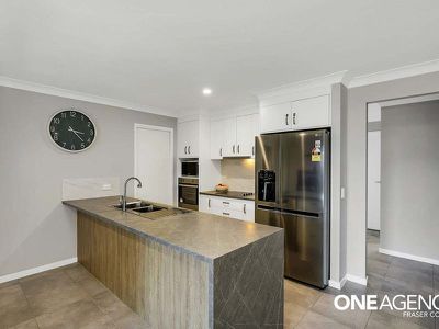 27 Senorita Parade, Urangan