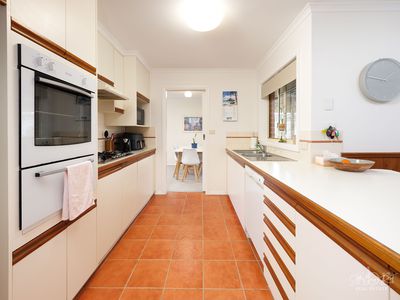 2 LODDON COURT, Wodonga