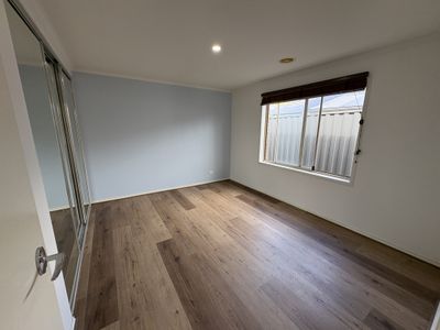 4 Dawson Crescent, Manor Lakes