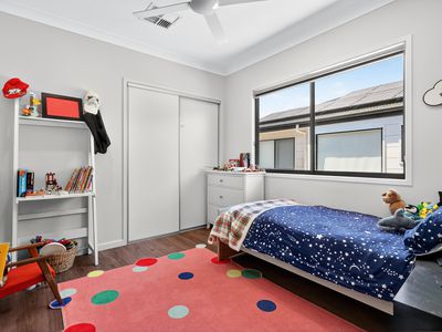 153 Happy Jack Drive, Bellbird Park