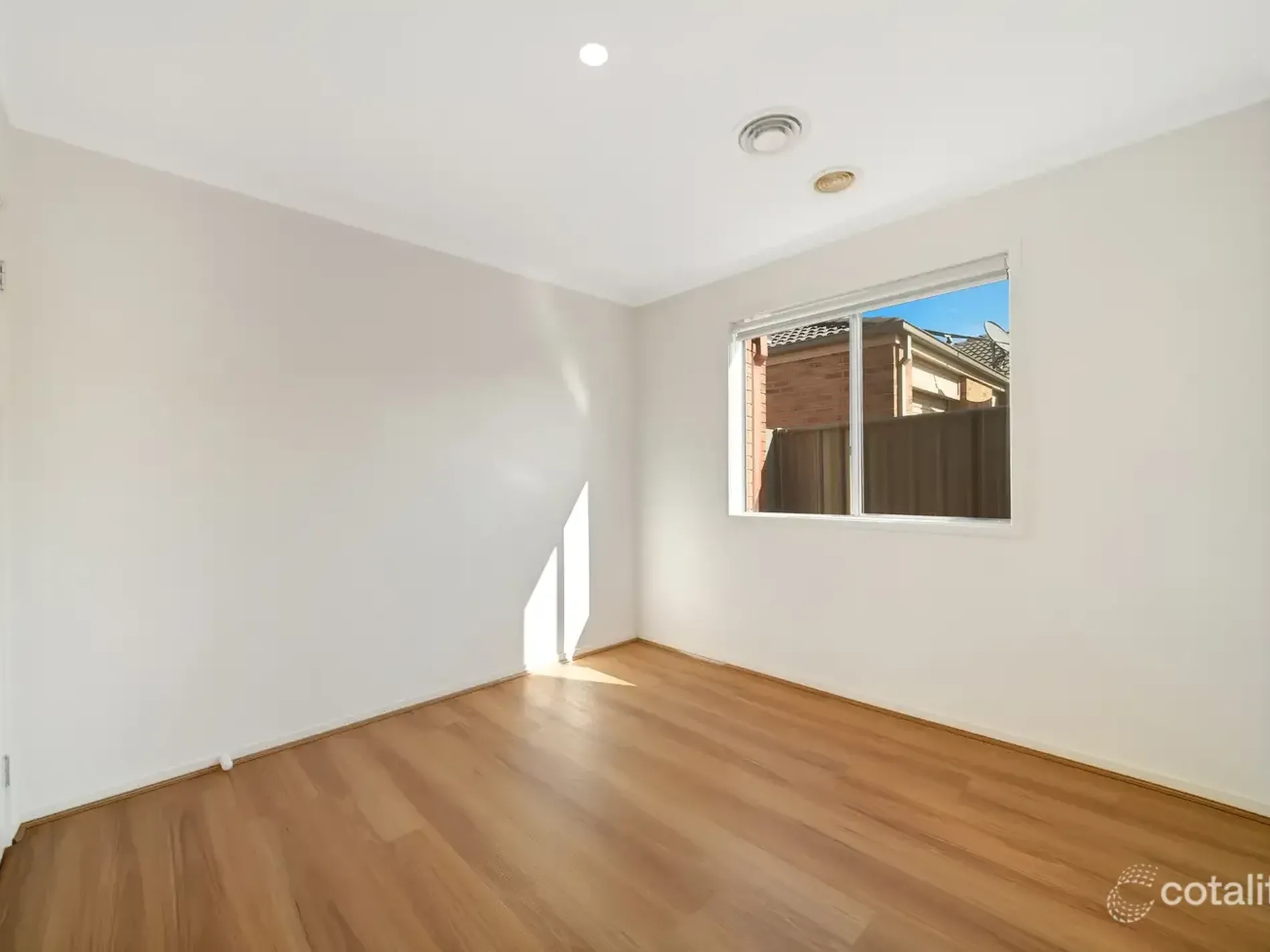 8 Manifera Close, Manor Lakes