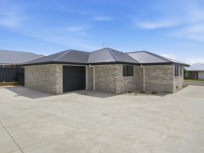 1 / 67 Parkfield Drive, Youngtown