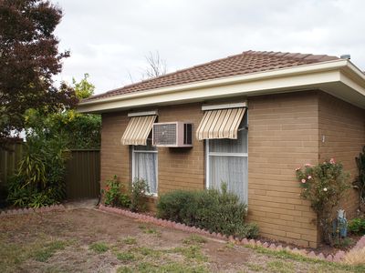 3 / 7 Roberts Avenue, Horsham