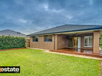 4 Oakland Avenue, Point Cook