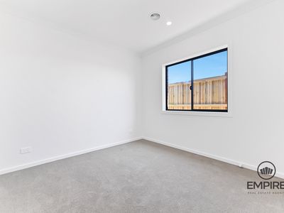 127 Yeungroon Blvd, Clyde North