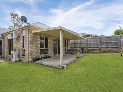 8 Honeypot Avenue, Springfield Lakes