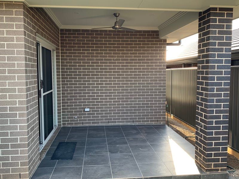 13 Golden Wattle Avenue, Gregory Hills