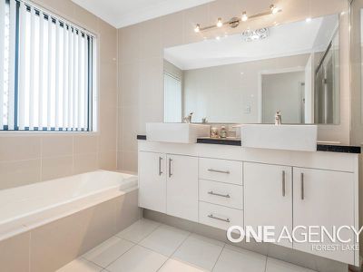 8 Armisfield Street, Doolandella