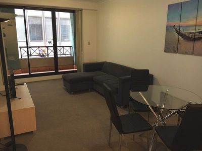 802 / 1 Hosking Place, Sydney