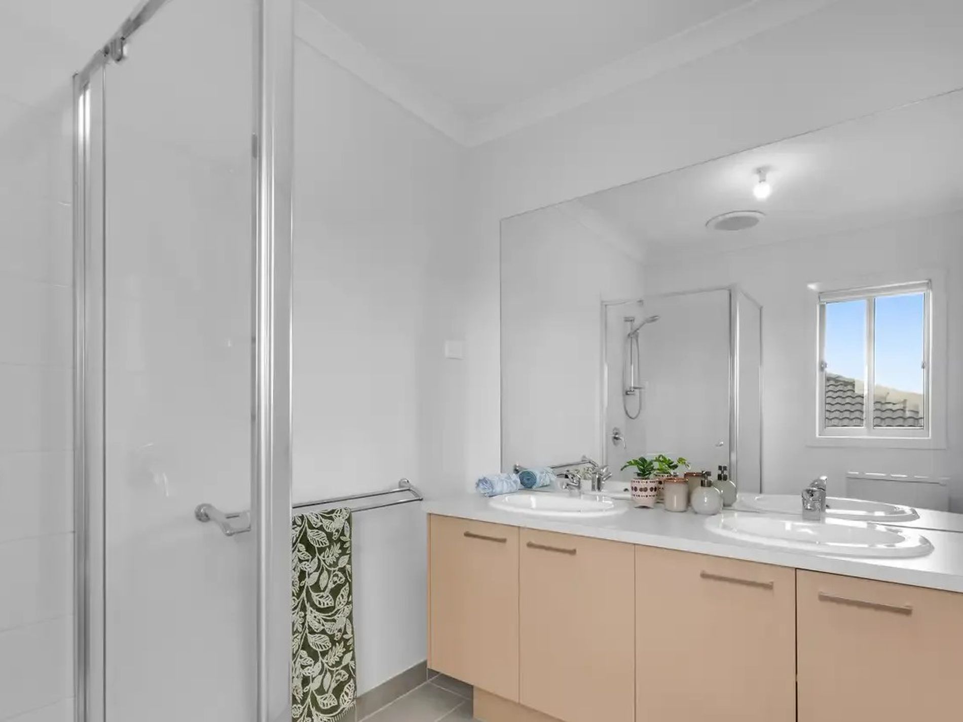 9 Hutchence Drive, Point Cook