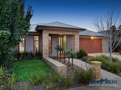 14 Mountainview Boulevard, Cranbourne North