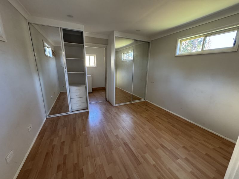 11 Dredge Avenue, Moorebank