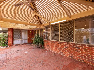 6 Bovell Gardens, Leeming