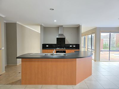 18 Sandalwood Grove, Carrum Downs