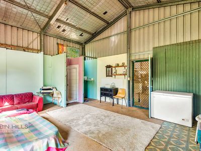 417 Davis Road, Jiggi