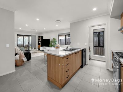 102 Bloomfield Esplanade, South Maclean