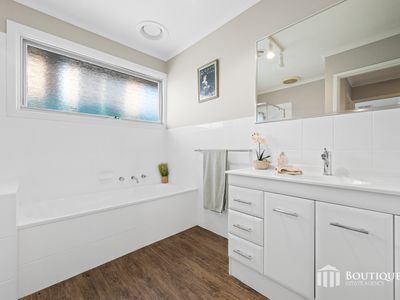 15 Sherwood Crescent, Dandenong North