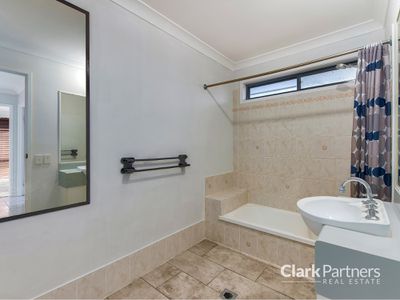 27 Washbrook Crescent, Petrie