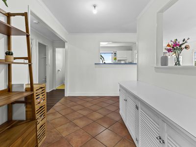 6 Kelyndar Street, Banyo