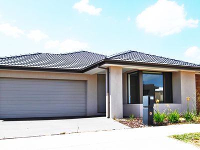 21 St Gwinear Lane, Cranbourne North