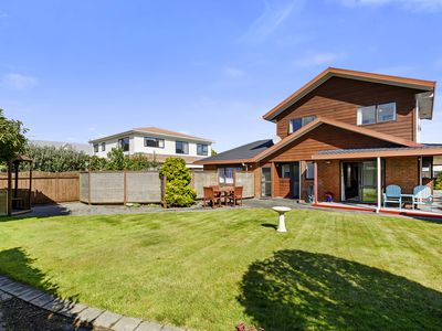 28 De Menech Grove, Avalon