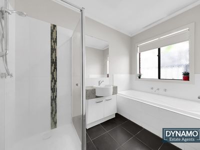 24 Huntingfield street, Craigieburn