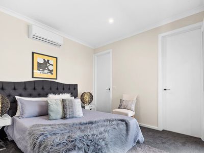 2 / 10 Bark Avenue, Rowville