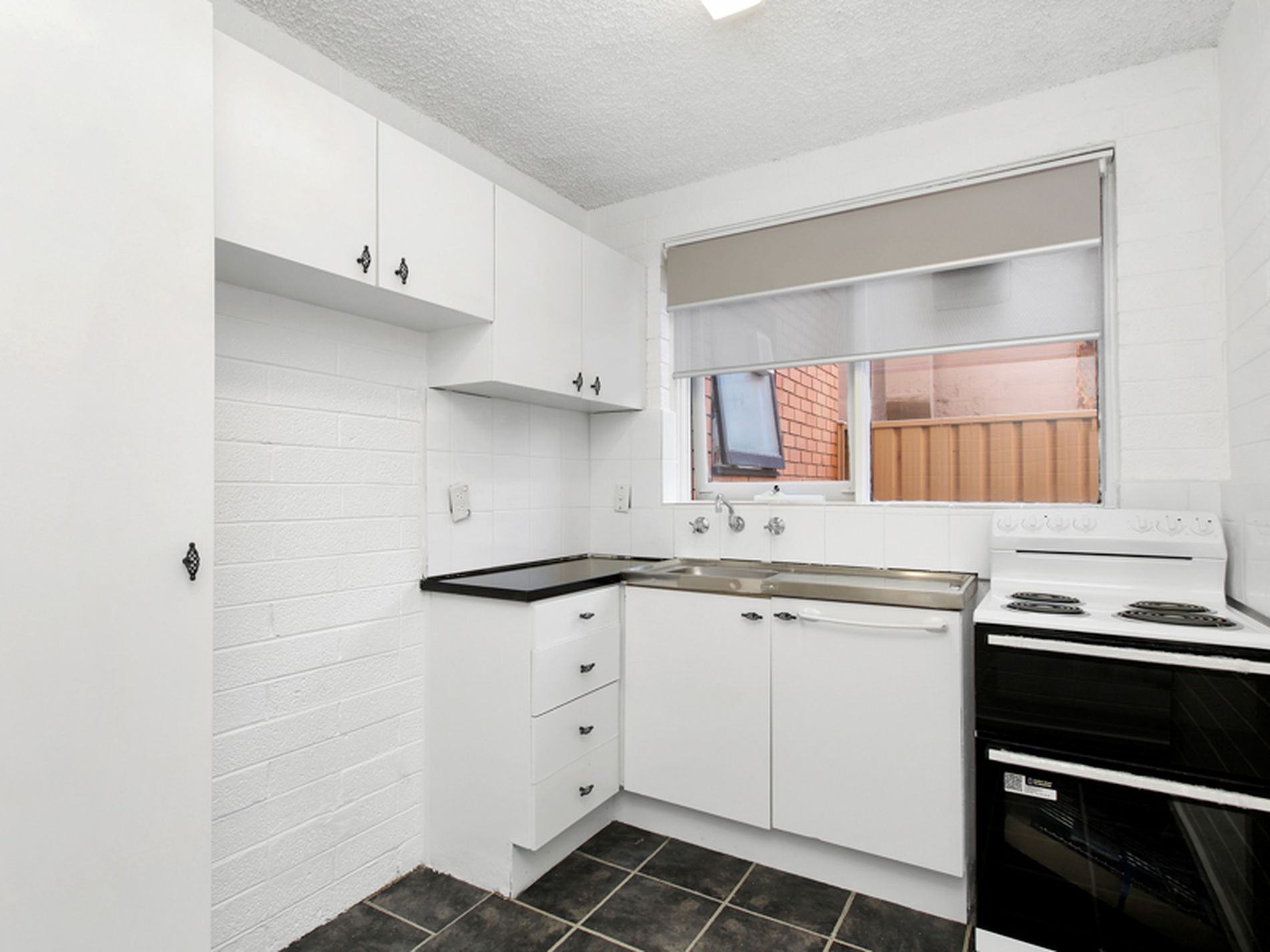 2/39-41 Hyde Street, Footscray