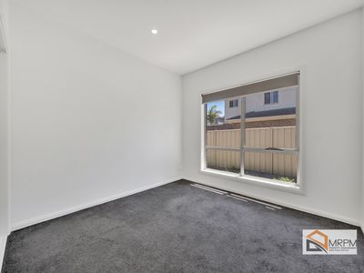 1 / 3 Rhodes Parade, Pascoe Vale